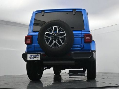 Used 2025 Jeep Wrangler Unlimited Sahara AWD/4WD image 36