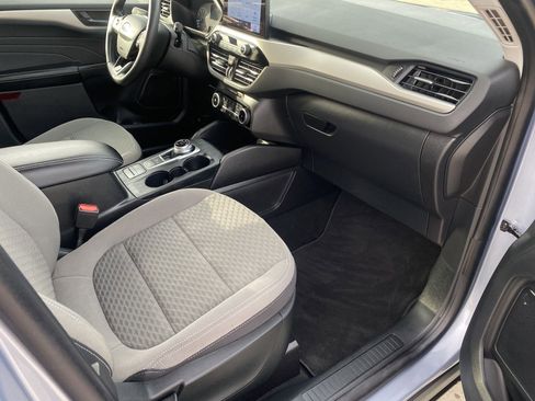 Used 2022 Ford Escape SE w/ Cold Weather Package image 16