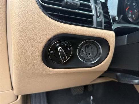 Used 2021 Porsche Macan image 14