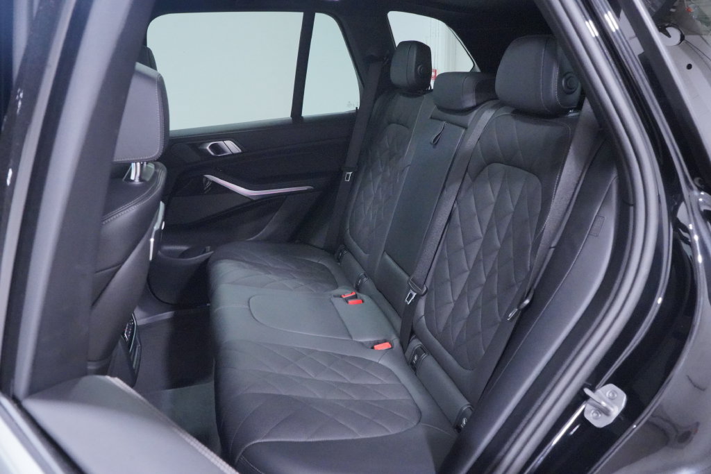 Used 2024 BMW X5 xDrive50e w/ Premium Package AWD/4WD image 10
