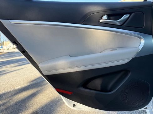 Used 2022 Genesis G70 2.0T image 44