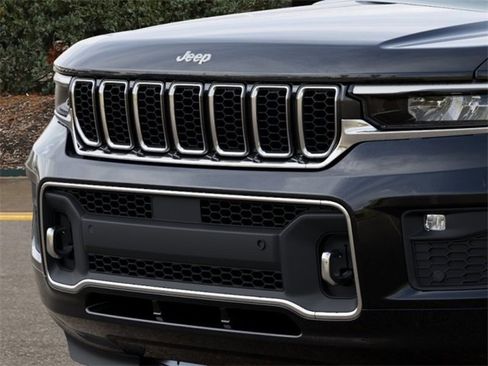New 2025 Jeep Grand Cherokee Overland w/ Luxury Tech Group IV image 11