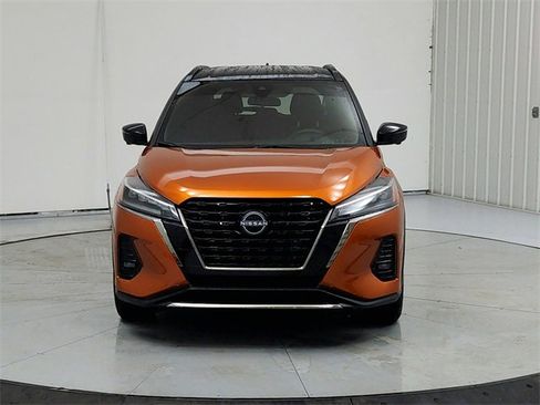 Used 2024 Nissan Kicks SR image 2