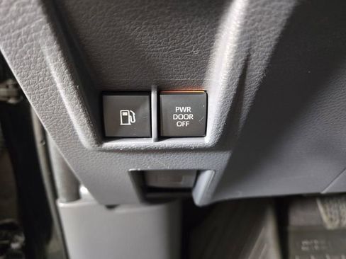 Used 2022 Toyota Sienna XLE w/ XLE Plus Package AWD/4WD image 31