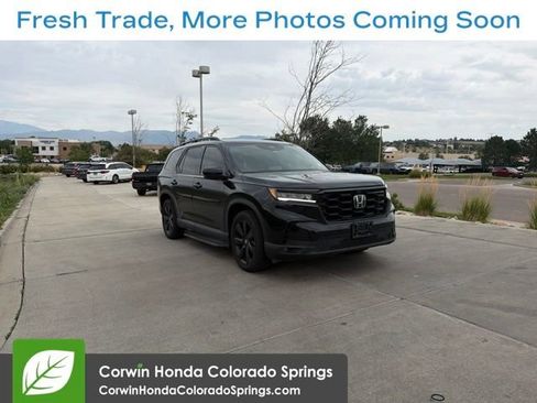 Used 2025 Honda Pilot Black Edition image 1