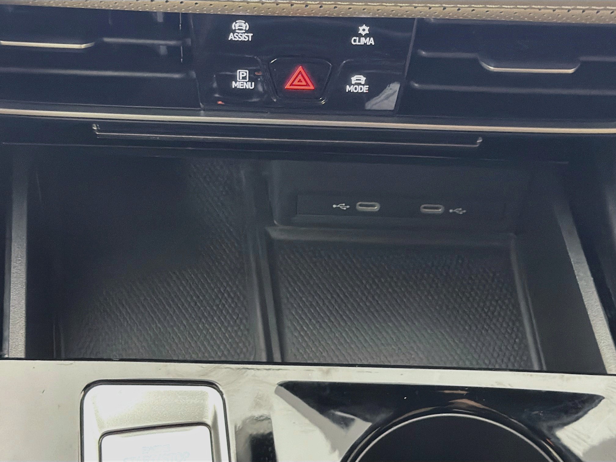 Used 2024 Volkswagen Atlas Cross Sport SE w/ Panoramic Sunroof Package FWD image 26
