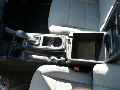 Used 2022 Toyota Tacoma SR image 34