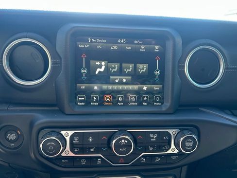 Used 2019 Jeep Wrangler Unlimited Sahara AWD/4WD image 24