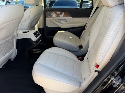 Used 2023 Mercedes-Benz GLS 450 4MATIC image 32