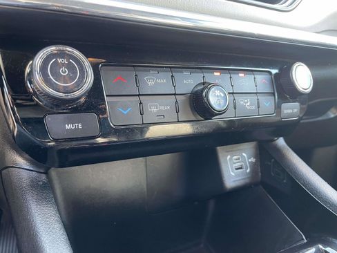 Used 2024 Jeep Compass Limited image 14