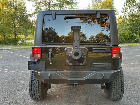 Used 2015 Jeep Wrangler Unlimited Sahara w/ Dual Top Group image 4