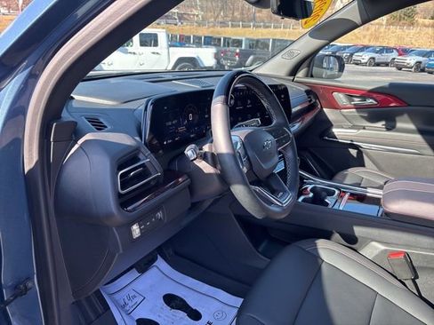 Used 2025 Chevrolet Traverse Z71 w/ Enhanced Driving Package image 8