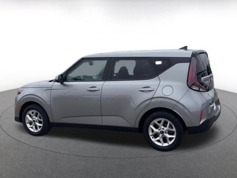 Used 2025 Kia Soul LX w/ LX Technology Package FWD image 10
