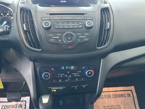 Used 2017 Ford Escape SE w/ SE Cold Weather Package AWD/4WD image 12
