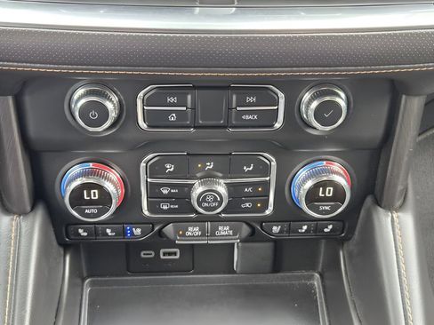 Used 2024 GMC Yukon AT4 w/ Technology Package AWD/4WD image 17