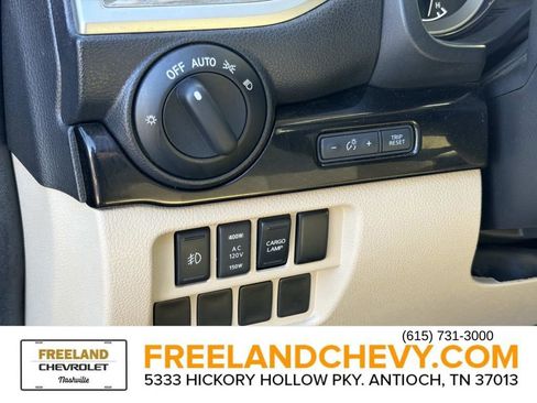 Used 2017 Nissan Titan SV image 32