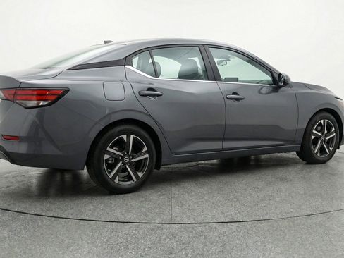 Used 2025 Nissan Sentra SV image 9