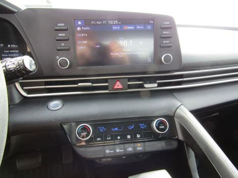 Used 2023 Hyundai Elantra SEL image 18