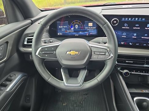 Used 2025 Chevrolet Traverse LT w/ LPO, Floor Liner Package FWD image 10