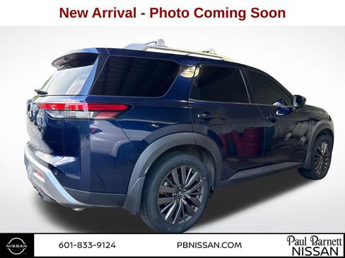 Used 2022 Nissan Pathfinder SL w/ SL Premium Package image 2