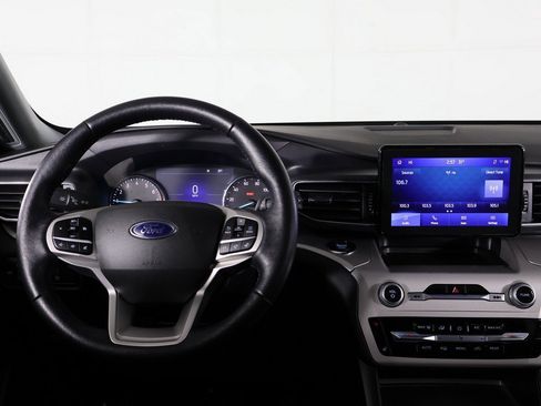 Used 2022 Ford Explorer XLT w/ Equipment Group 202A image 32