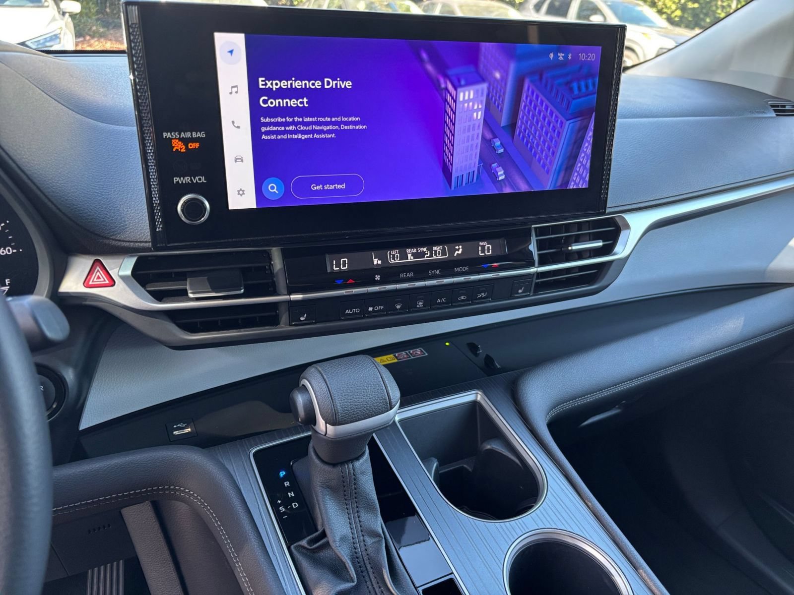 Used 2025 Toyota Sienna XLE FWD image 16