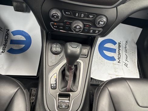 Used 2022 Jeep Cherokee Trailhawk w/ Comfort/Convenience Group image 24