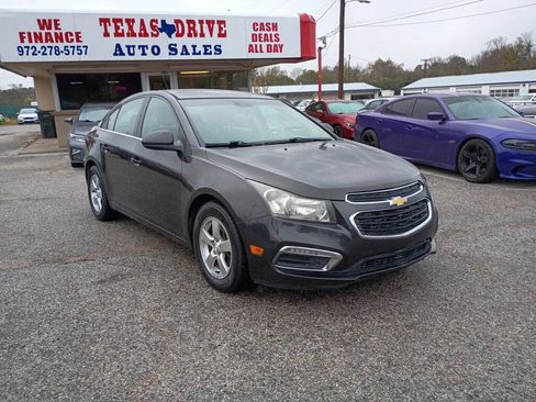 Used 2015 Chevrolet Cruze LT image 2