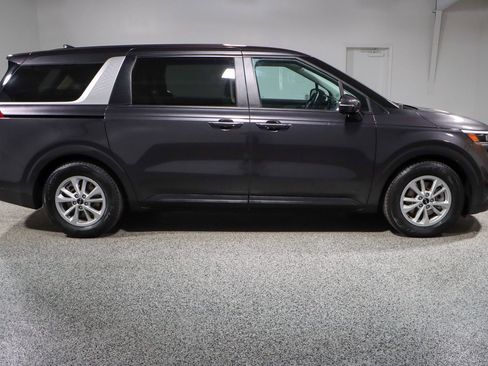 Used 2024 Kia Carnival LX image 6