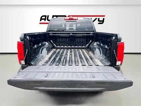 Used 2024 Chevrolet Colorado LT w/ LT Convenience Package image 24