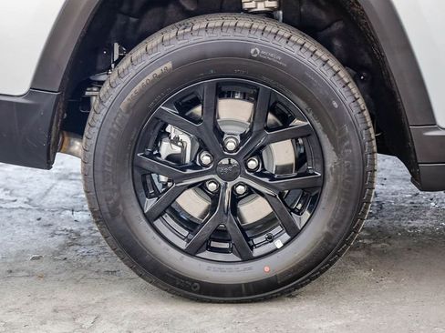 New 2025 Jeep Grand Cherokee L Altitude image 12