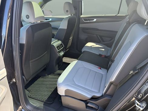 Used 2024 Volkswagen Atlas Cross Sport SEL R-Line AWD/4WD image 22
