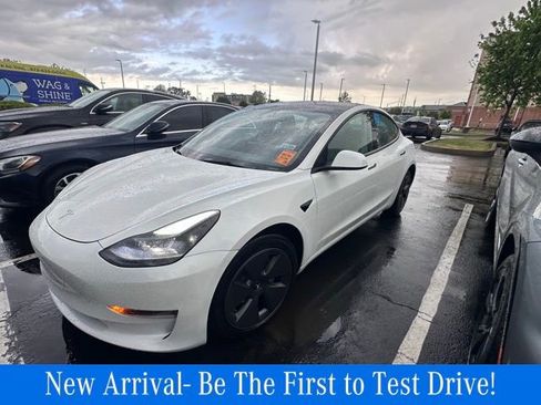 Used 2023 Tesla Model 3 Standard Range image 1