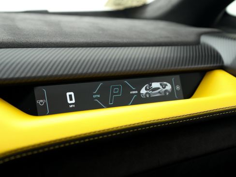 Used 2024 Lamborghini Revuelto image 33