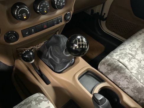 Used 2012 Jeep Wrangler Sahara w/ Dual Top Group AWD/4WD image 20