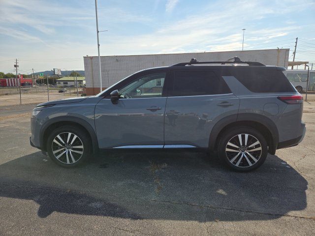 Used 2023 Nissan Pathfinder Platinum AWD/4WD image 5