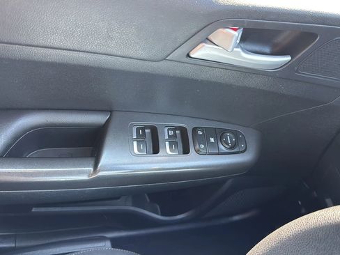 Used 2020 Kia Sportage LX image 22