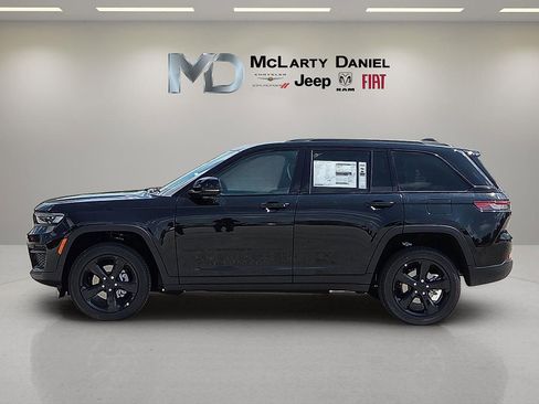 New 2025 Jeep Grand Cherokee Altitude AWD/4WD image 3
