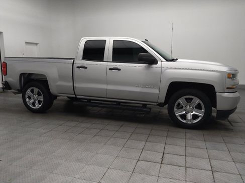 Used 2018 Chevrolet Silverado 1500 Custom w/ Custom Convenience Package RWD image 11