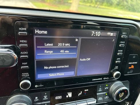 Used 2021 Toyota Highlander LE FWD image 25