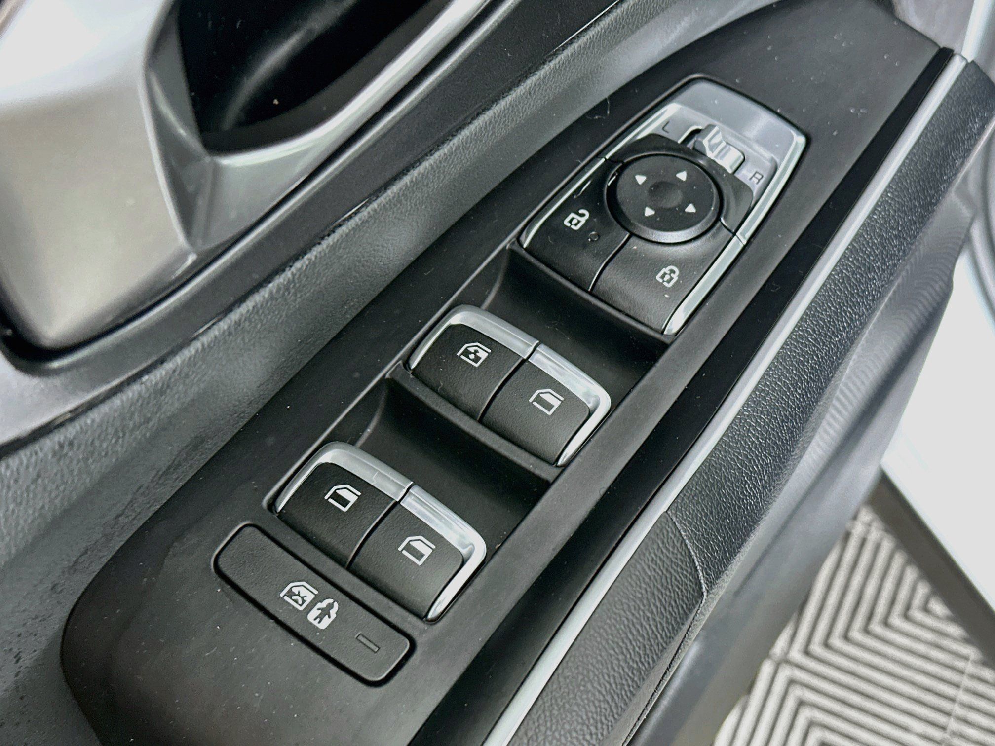 Certified 2025 Kia Sorento S w/ Panoramic Sunroof Package FWD image 18
