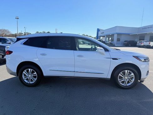 Used 2020 Buick Enclave Essence w/ Sound and Sites Package image 5