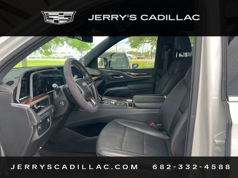 Used 2022 Cadillac Escalade ESV Luxury image 7