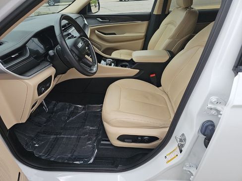 Certified 2021 Jeep Grand Cherokee L Limited AWD/4WD image 12