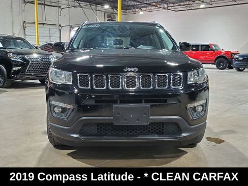 Used 2019 Jeep Compass Latitude FWD image 2