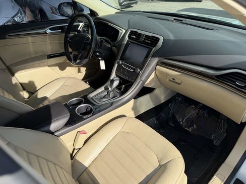 Used 2014 Ford Fusion SE w/ Equipment Group 502A image 24