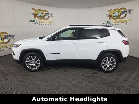 Used 2023 Jeep Compass Latitude AWD/4WD image 6