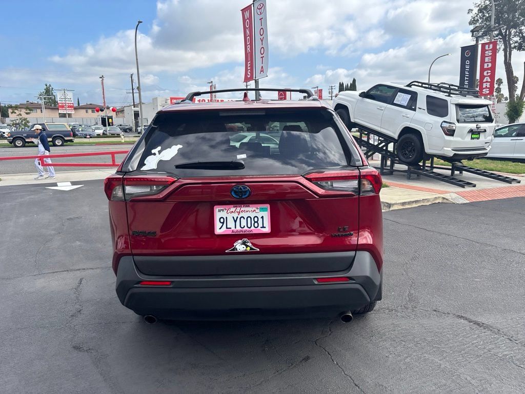Used 2024 Toyota RAV4 LE AWD/4WD image 5