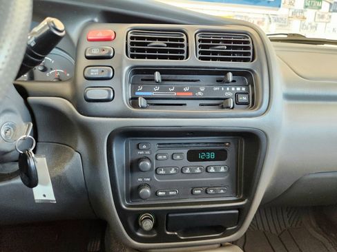 Used 2002 Chevrolet Tracker 4WD w/ Preferred Equipment Group image 8