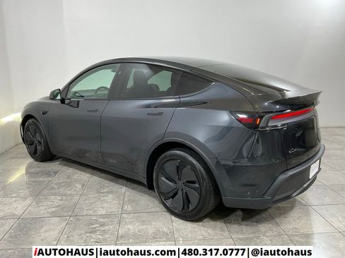 Used 2026 Tesla Model Y Long Range image 4
